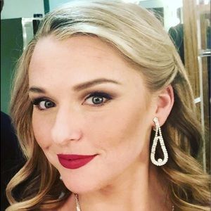 Meet your Posher, Caitlin